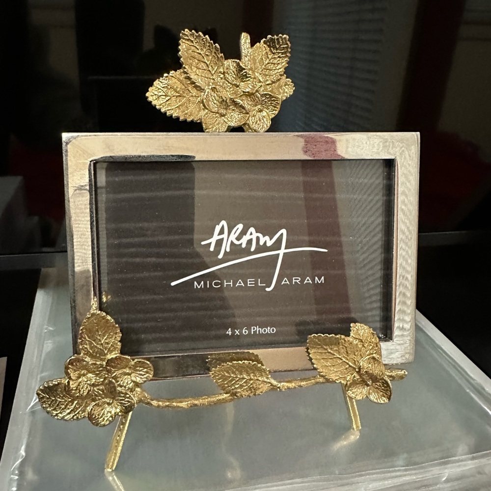Michael Aram Gold Leaf and Floral 4x6 Picture Frame